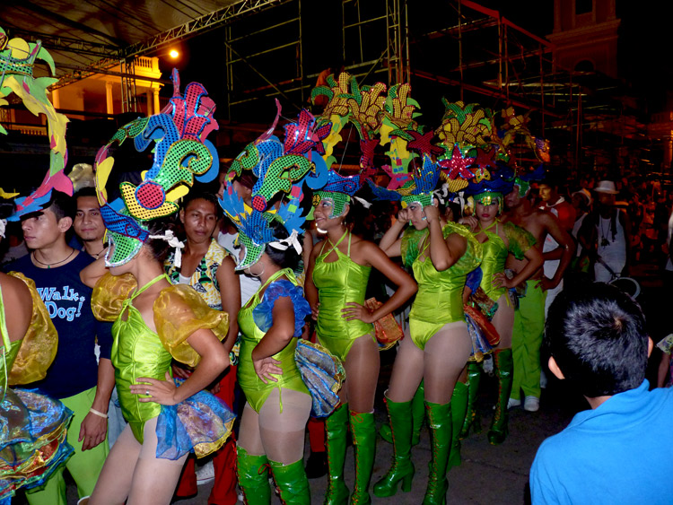 Carnaval 2012 Granada / Nicaragua - Brochette de chicas vertes