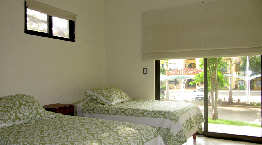 L'une des 2 chambres de l'appartement prs de Tamarindo