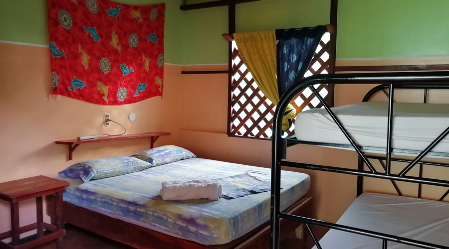 Costa Rica - Carabes - Auberge de jeunesse - Une des chambres pour 4 personnes