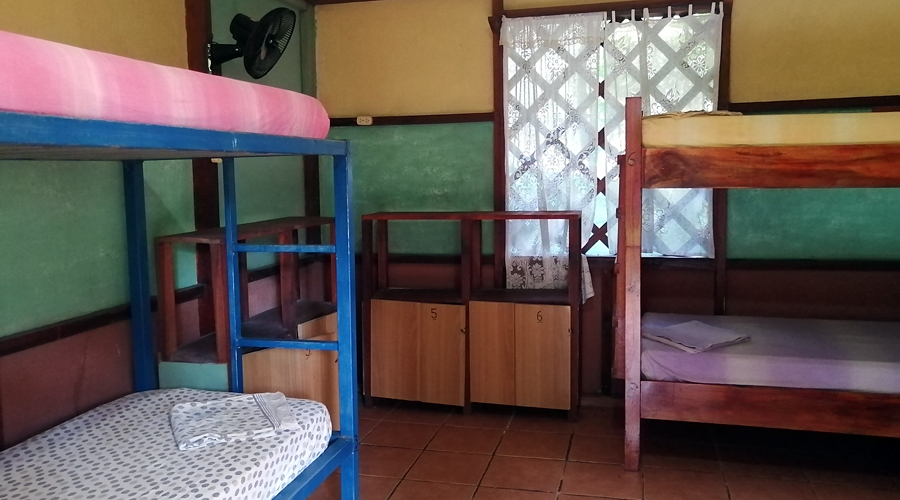 Costa Rica - Carabes - Auberge de jeunesse - Exemple d'un des 3 dortoirs