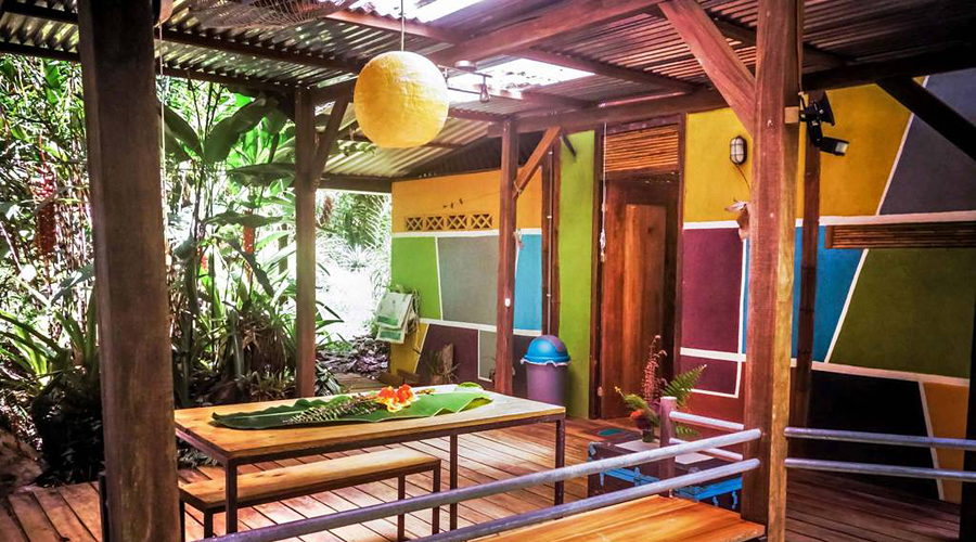 Costa Rica - Carabes - Puerto Viejo - Casa Uva - Maison principale,la terrasse couverte
