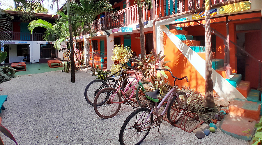 Costa Rica - Guanacaste - Hotel prs de la plage - Naranjo Hotel - Le patio 2