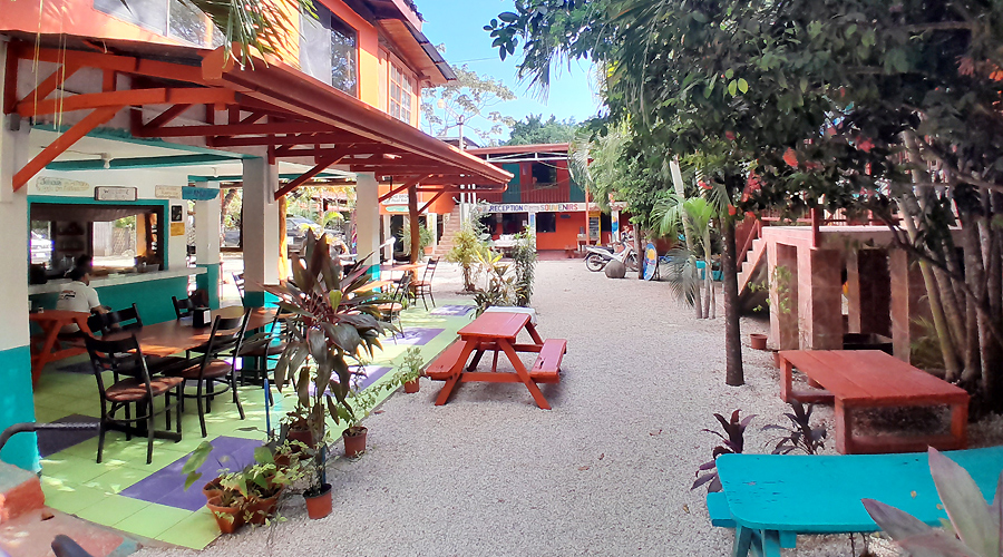 Costa Rica - Guanacaste - Hotel prs de la plage - Naranjo Hotel - Le patio 5