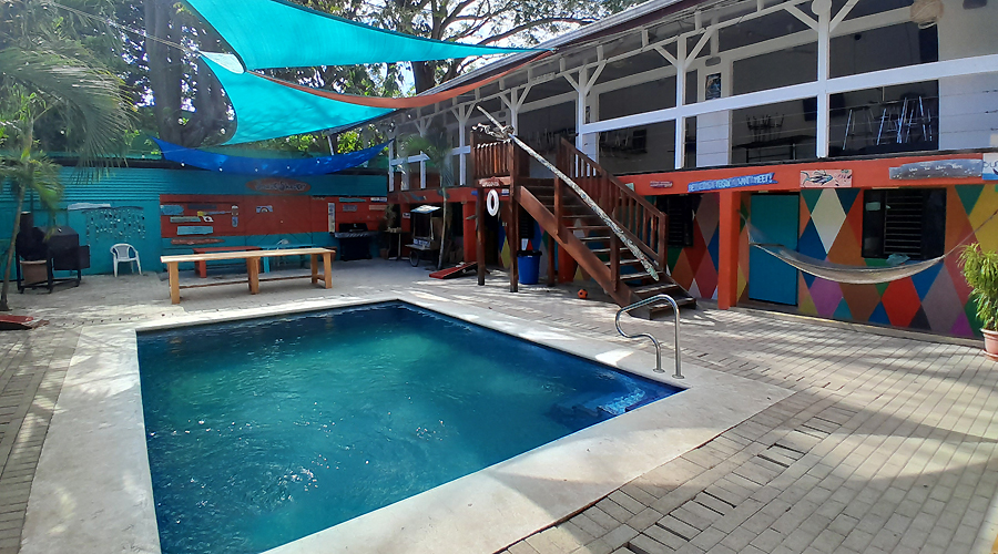 Costa Rica - Guanacaste - Hotel prs de la plage - Naranjo Hotel - La piscine 2