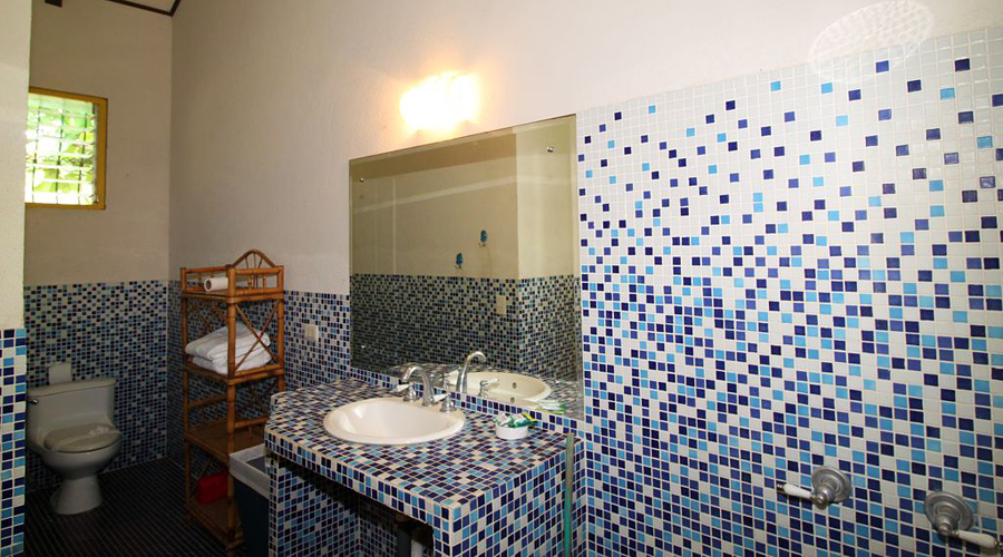 Costa Rica - Guanacaste - Samara - Villa Patio U - La salle de bains de la chambre principale