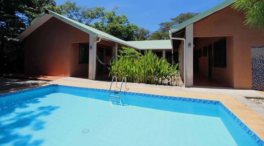 Costa Rica - Guanacaste - Samara - Villa Patio U - La piscine et l'avant de la maison - Vue 2
