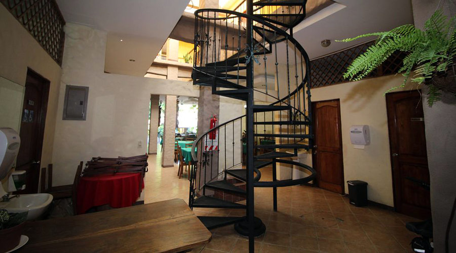 Costa Rica - Htel Bar Restaurant - HBR 7/70 - L'escalier intrieur