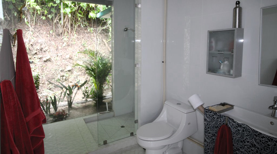 Costa Rica - Guanacaste - Prs de Samara - Papillon Bleu - La salle de bain 1