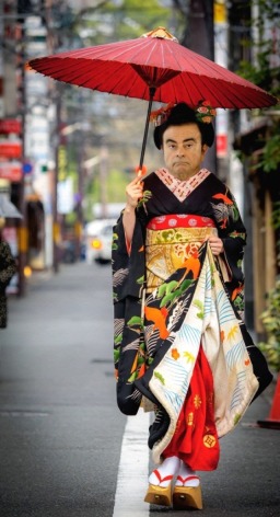 carlos Ghosn en japonaise traditionnelle