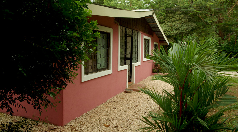 Maison 3 chambres et laboratoire de boulangerie-pâtisserie, proche Tamarindo, autre vue de la façade