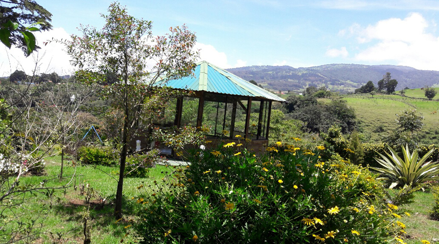 Costa Rica - Alajuela - Volcan Poas - Le jardin et le rancho
