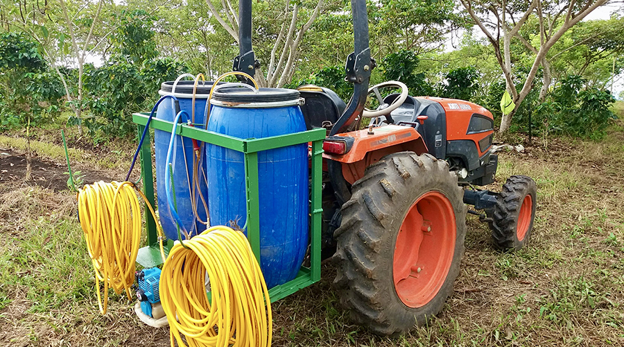 Costa Rica - Sud - Coto - Brus - Finca Caf Organico - Le tracteur