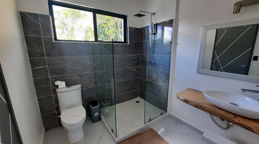Costa Rica - Potrero - Casa Celestial - Maison - Intrieur - Chambre 2 - Salle de Bains - Vue 1