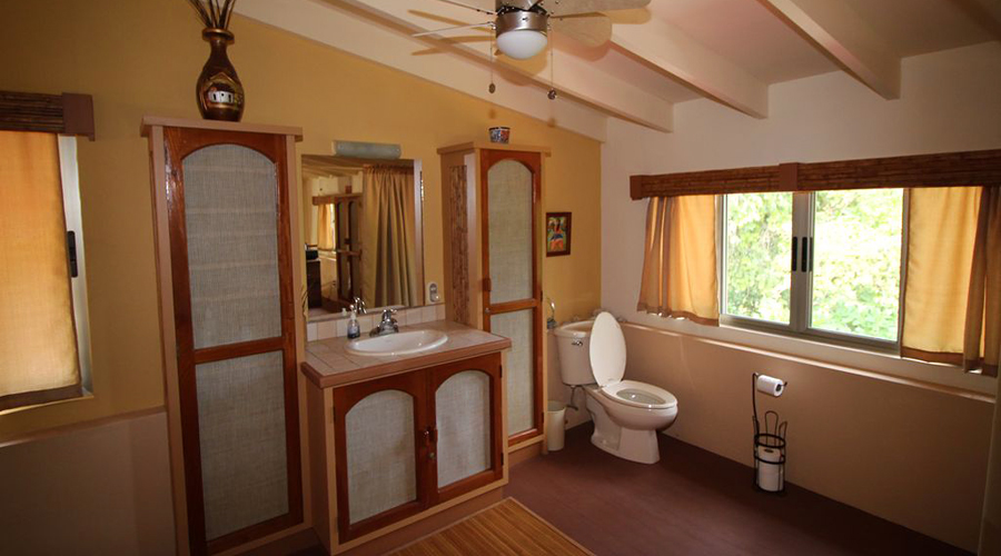 Costa Rica - Guanacaste - Samara - Casa Rancho Grande - La salle de bain de la chambre principale