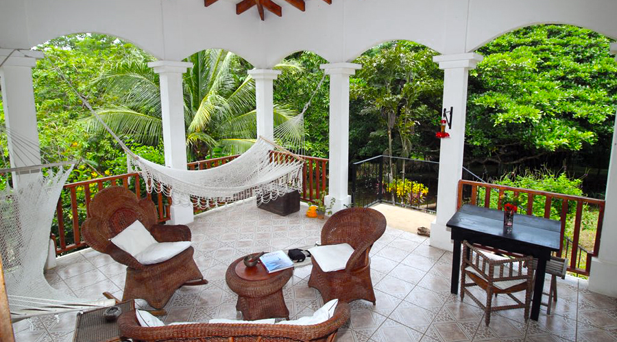 Costa Rica - Guanacaste - Samara - Casa Romance - La terrasse couverte qui donne sur le jardin