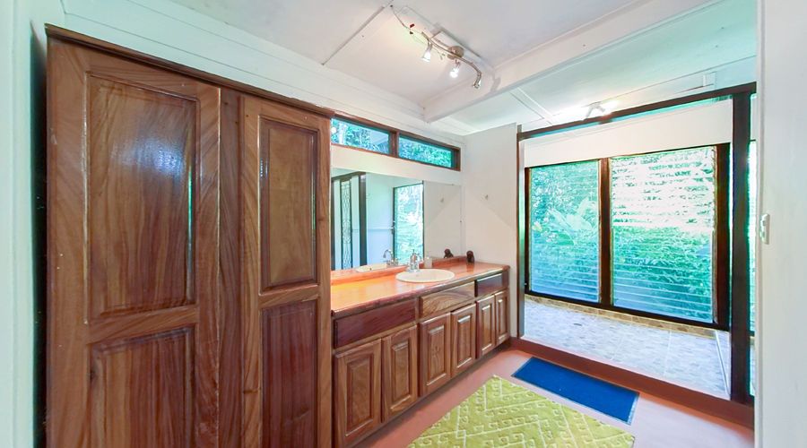 Costa Rica, Guanacaste, San Juanillo, Casa Privada - Salle de bain de la chambre principale - Vue 1