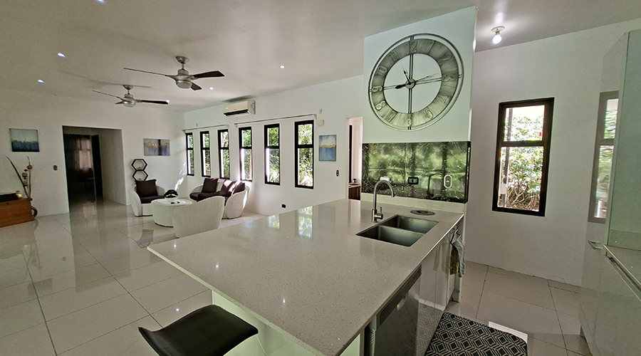 Costa Rica - Guanacaste - Tamarindo - Villa Panama - Int�rieur - Cuisine - Vue 1