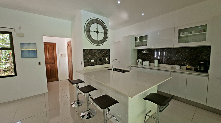 Costa Rica - Guanacaste - Tamarindo - Villa Panama - Int�rieur - Cuisne - Vue 2