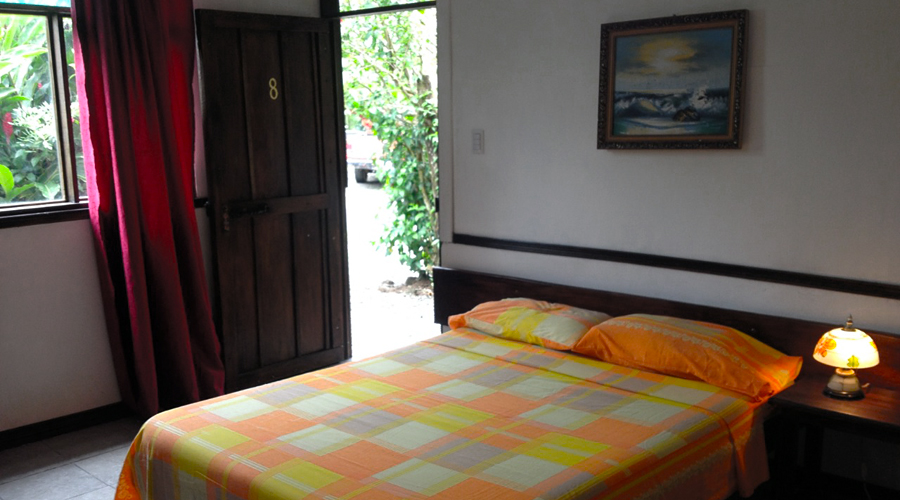 Costa Rica - Province de Limon - Cahuita - Cabinas JBK One - Une des nombreuses chambres ...