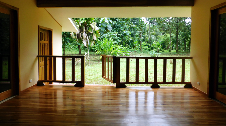 Costa Rica - Province de Limon, Cahuita - Casa Caribe - La terrasse vue de l'extérieur