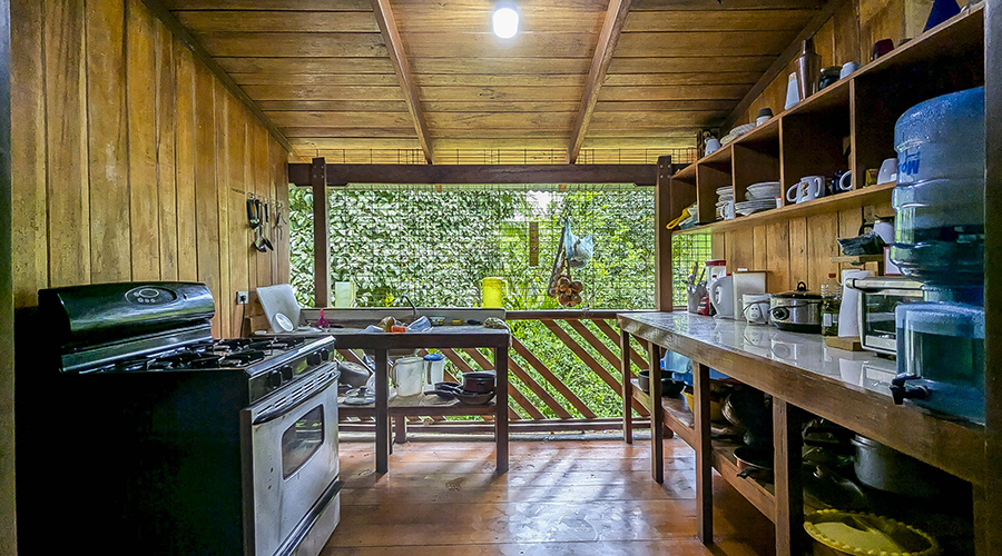 Costa Rica - Cahuita - Casa Bamb - Maison principale - Etage - Cuisine centrale - vue 1