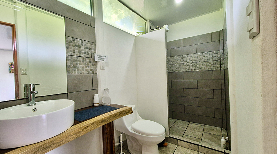 Costa Rica - Osa - Corcovado - Htel 1 maison et 3 cabinas - Cabina 1 - Salle de bain