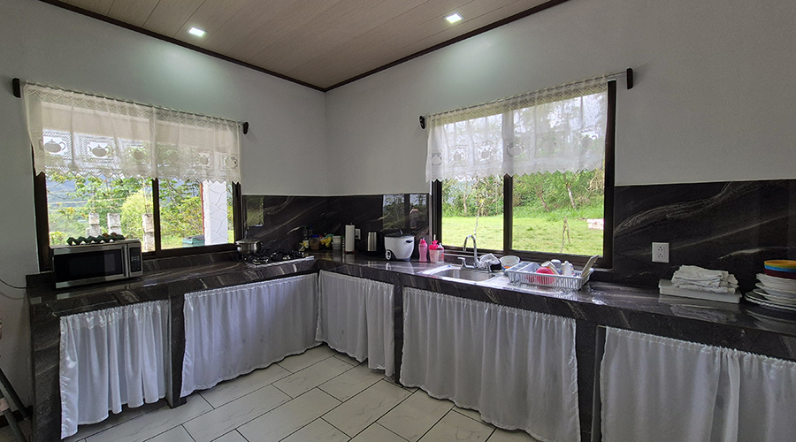 Costa Rica - Coto Brus - San Vito - Casa Bonita - Cuisine - vue 1