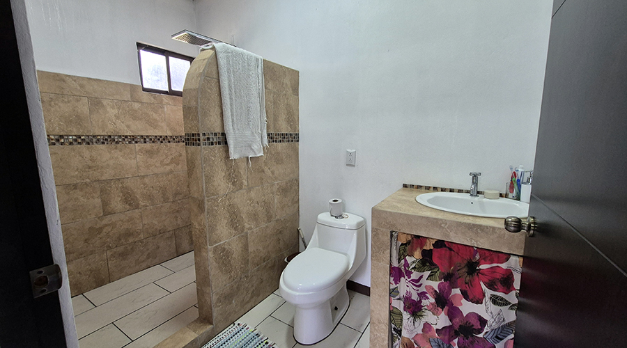 Costa Rica - Coto Brus - San Vito - Casa Bonita - Salle de bain 1 - vue 1