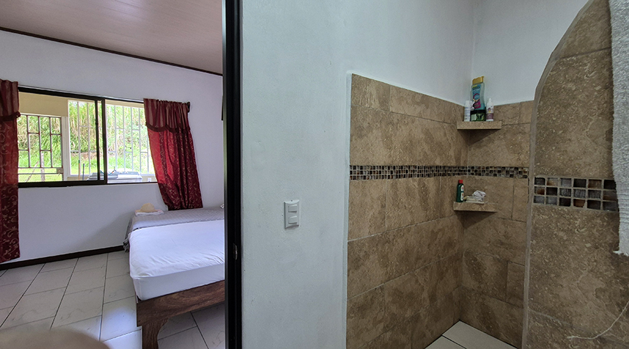 Costa Rica - Coto Brus - San Vito - Casa Bonita - Salle de bain 1 - vue 2