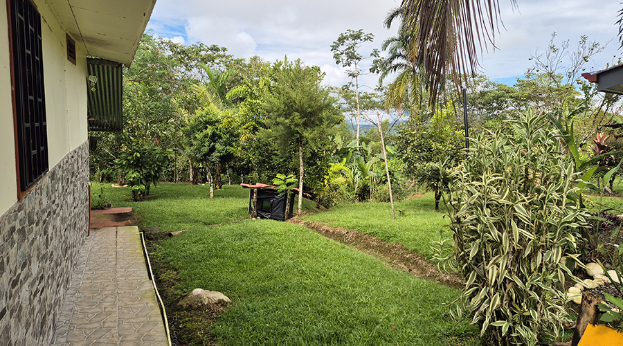 Costa Rica - San Vito de Coto Brus - Casa Sabanillas - 2 units - Proprit - Jardin - vue 1