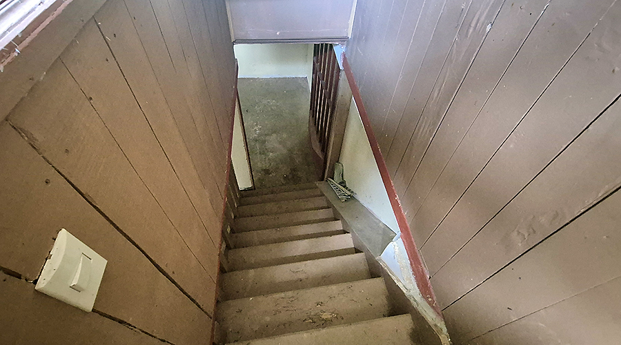 Costa Rica - Canton de Perez Zeledon - Btiment commercial - Escalier qui dessert le sous-sol