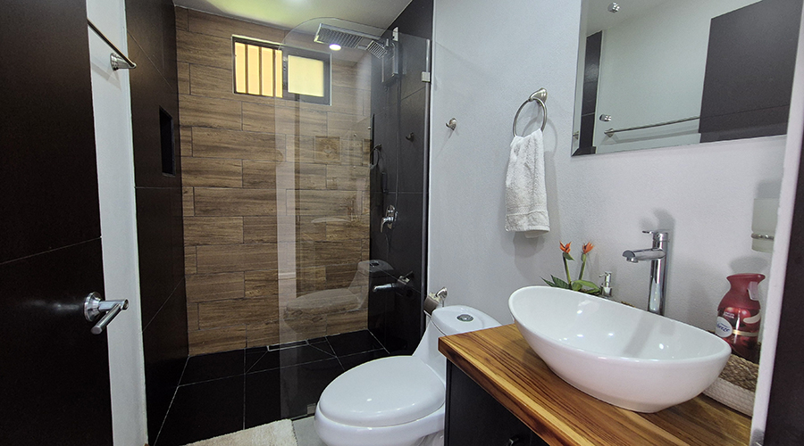 Costa Rica - Perez Zeledn - San Isidro De El General - Casa Rosario - RDC - Salle de bain