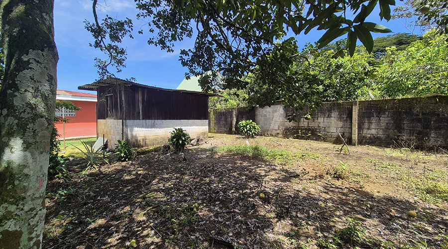 Costa Rica - San Isidro de El General - Casa Los Chiles - Jardin - Bodega