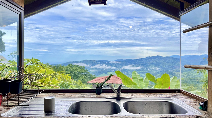 Costa Rica - Perez Zeledon - San Isidro - Airbnb Tinamastes (1+3) - Maison principale - Cuisine - vue 1