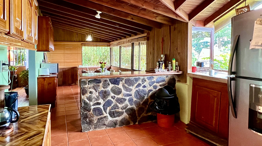 Costa Rica - Perez Zeledon - San Isidro - Airbnb Tinamastes (1+3) - Maison principale - Cuisine - vue 2