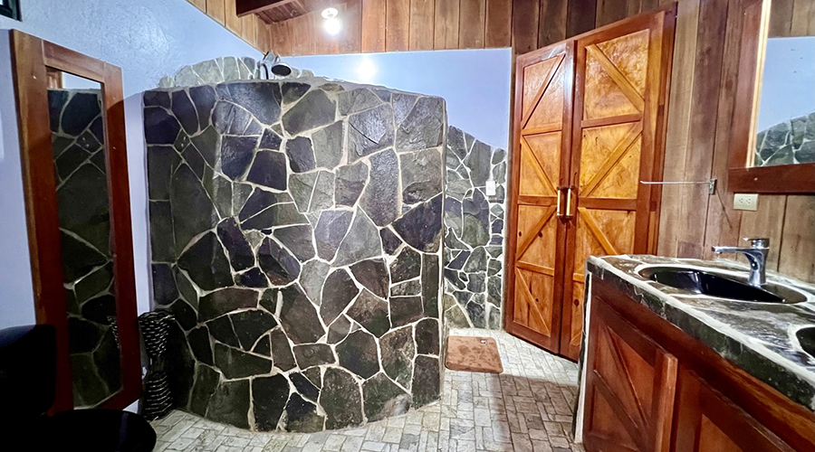 Costa Rica - Perez Zeledon - San Isidro - Airbnb Tinamastes (1+3) - Maison principale - Sdb tage - vue 1