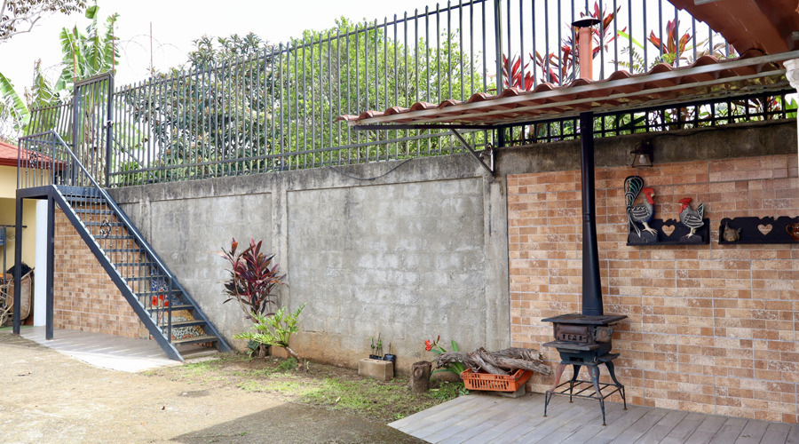 Costa Rica, Perez Zeledon - San Isidro - Villa Moraven - BBQ