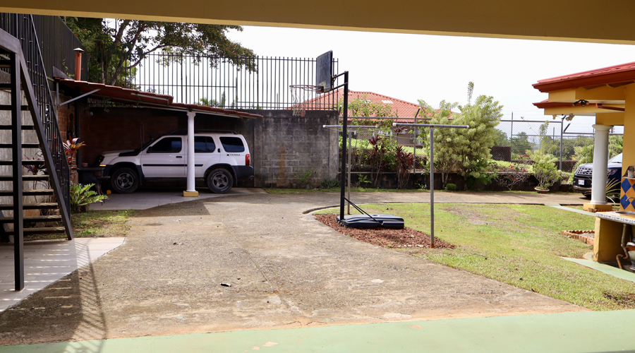 Costa Rica, Perez Zeledon - San Isidro - Villa Moraven - Parking 2