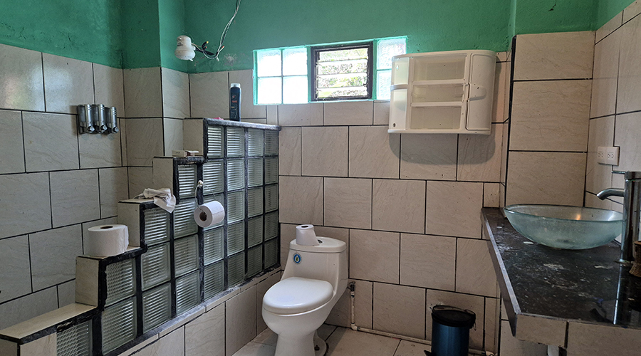 Costa Rica - Perez Zeledon - Baru - San Salvador - Finca la Cascada - MAISON - Rdc - Salle de bain