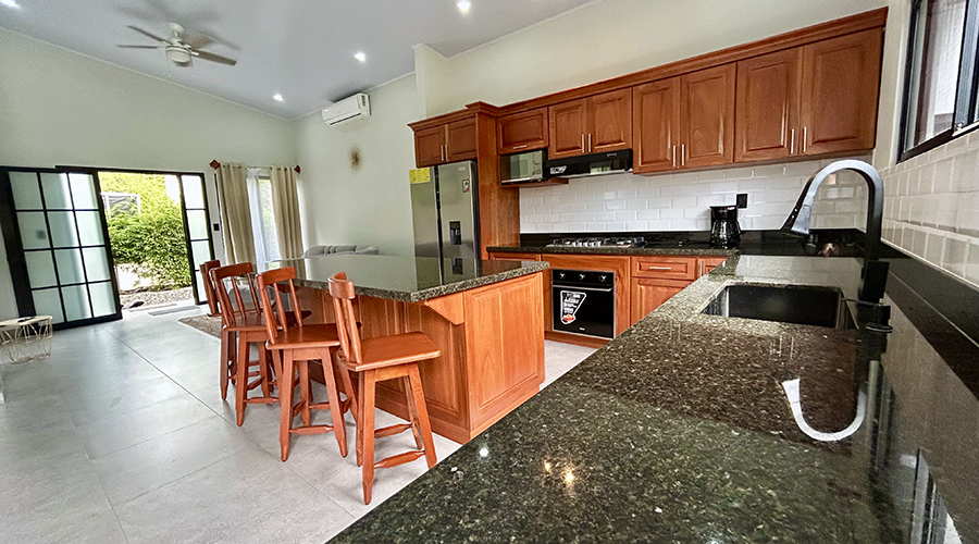 Costa Rica - Puntarenas - Coronado - Casa Linda - Maison - Int?rieur - Cuisine - Vue 1