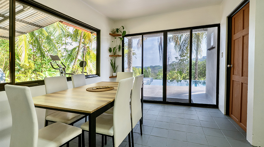 Costa Rica - Puntarenas - Hatillo - Villa Paraiso - Intrieur - Villa - Salle  Manger - Vue 1