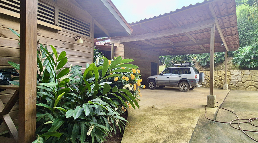 Costa Rica - Osa - Bahia Ballena - Ojochal - Casa Bella Vista - Parking et bodega 