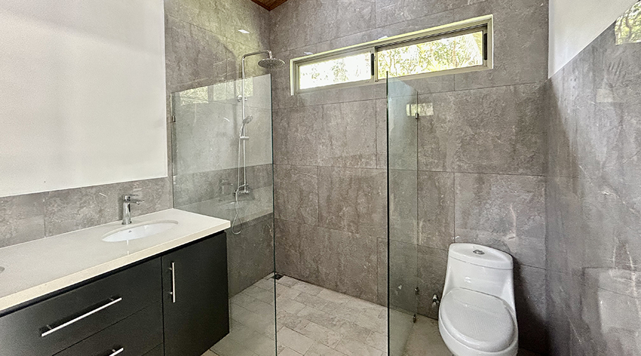Costa Rica - Puntarenas - Ojochal - Condo El Tucan - Casa 7 - Intrieur - SDB 1 - Vue 1