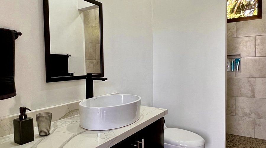 Costa Rica - Osa - Puerto Cortes - Ojochal - Casa Tucan - Etage - Chambre 2 - Salle de bain