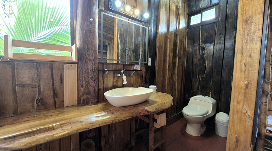 Costa Rica - San Vito de Coto Brus - Complexe commercial, restaurant-pizzeria - 5 cabinas - maison - Cabina 2 - Salle de bain