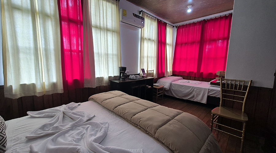 Costa Rica - San Vito de Coto Brus - Complexe commercial, restaurant-pizzeria - 5 cabinas - maison - Cabina 3 - Intrieur - vue 2