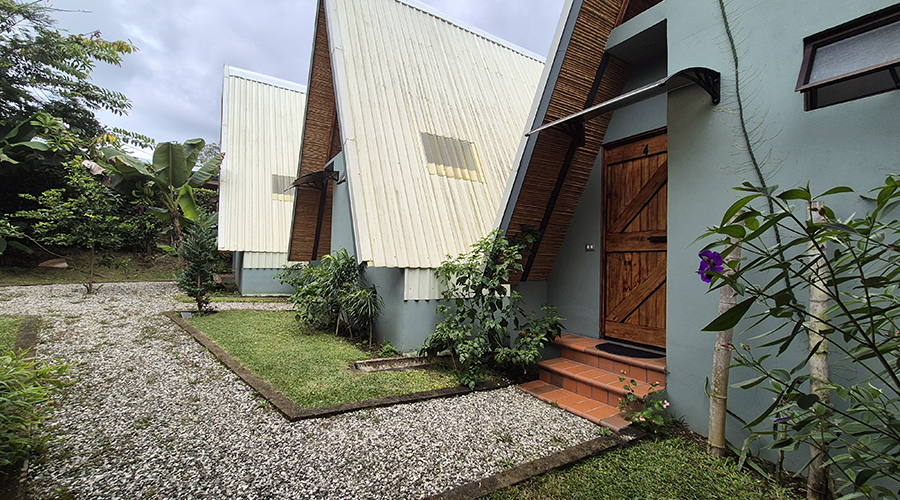 Costa Rica - San Vito de Coto Brus - Complexe commercial, restaurant-pizzeria - 5 cabinas - maison - Extrieur 3