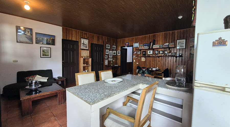 Costa Rica - San Vito de Coto Brus - Complexe commercial, restaurant-pizzeria - 5 cabinas - maison - Habitation - Cuisine