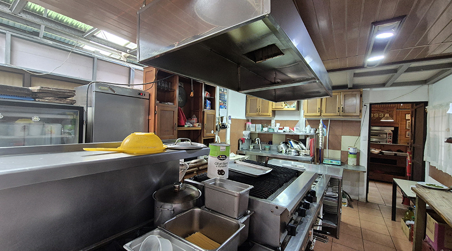 Costa Rica - San Vito de Coto Brus - Complexe commercial, restaurant-pizzeria - 5 cabinas - maison - Restaurant - Cuisine