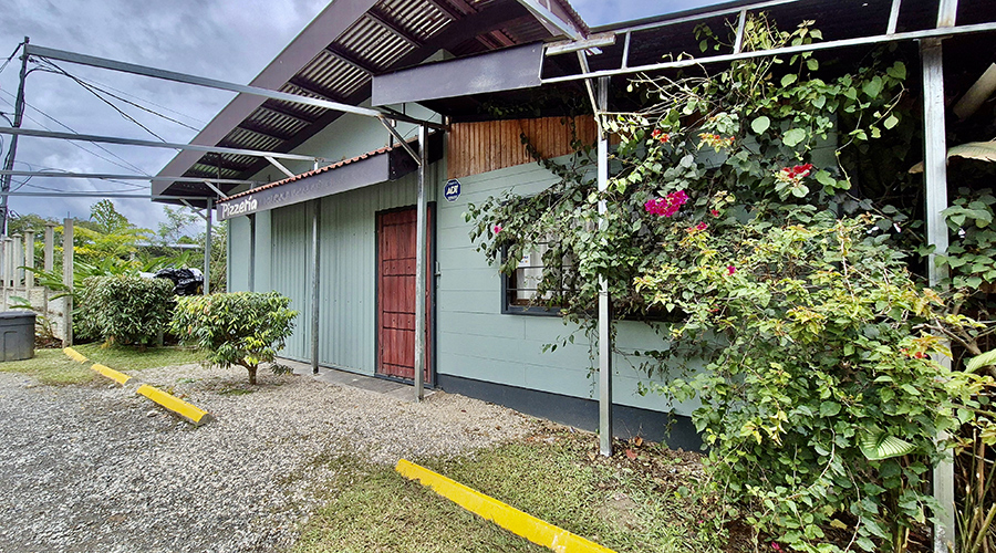 Costa Rica - San Vito de Coto Brus - Complexe commercial, restaurant-pizzeria - 5 cabinas - maison - Restaurant - Extrieur - vue 1